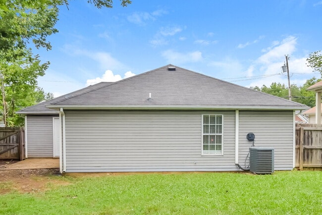Building Photo - 4104 Pepperwood Dr
