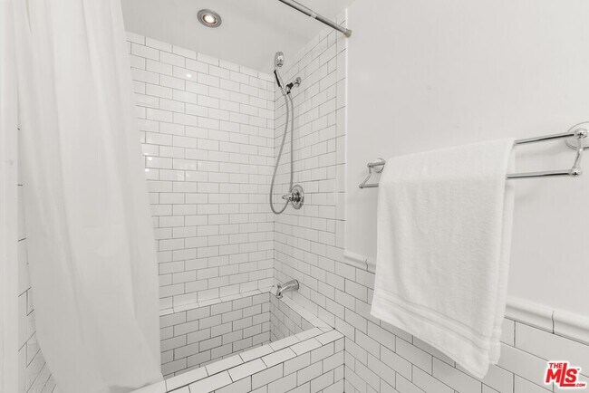 Building Photo - 23057 Sylvan St