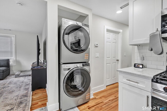 Building Photo - 10-12-12 Perry Hill Rd