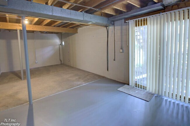 Building Photo - 10475 Ruggles Plaza