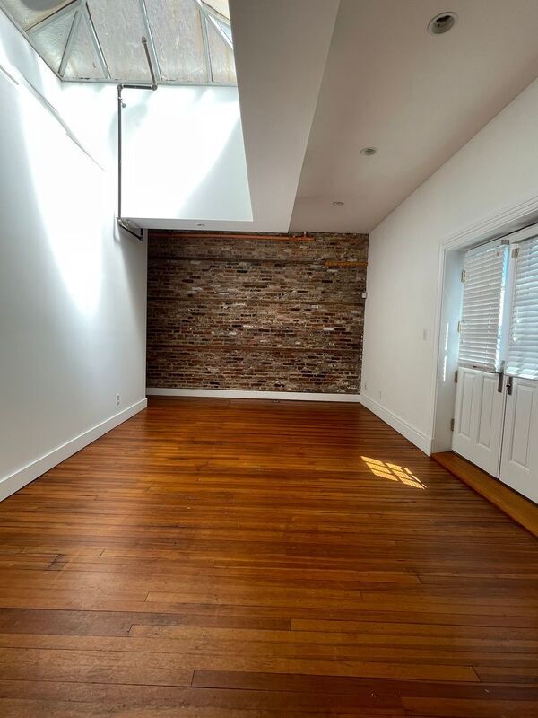 Building Photo - 407 N Charles St