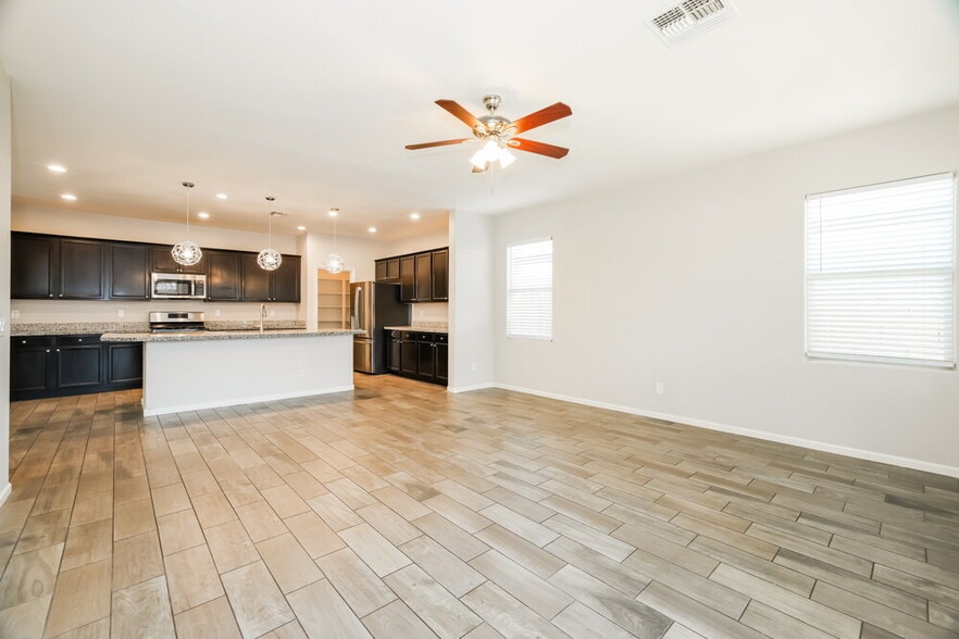 Building Photo - 12125 W Remuda Dr