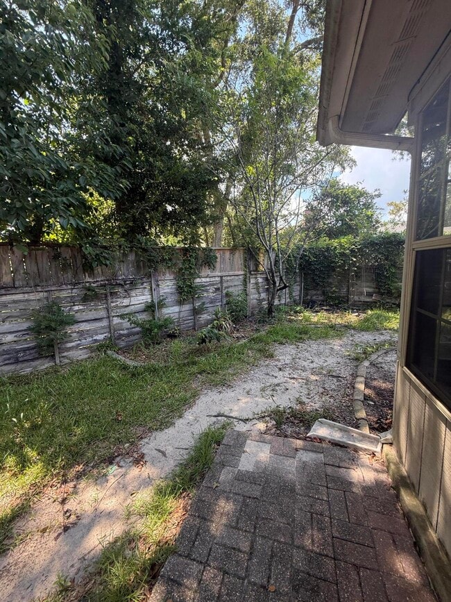 Building Photo - 1305 Ariel Ct