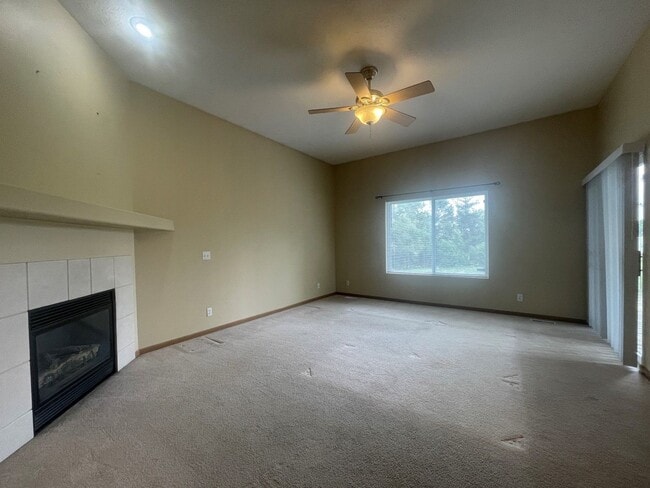 Building Photo - Home For Rent Papillion