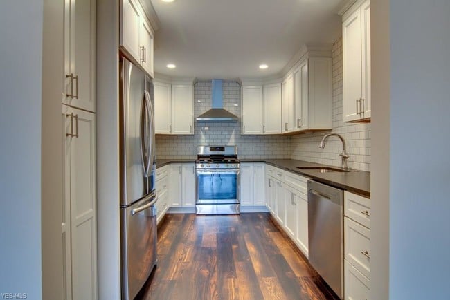 Building Photo - 275 N Portage Path