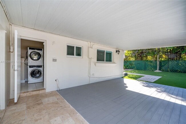 Building Photo - 5626 SW 69th Ave