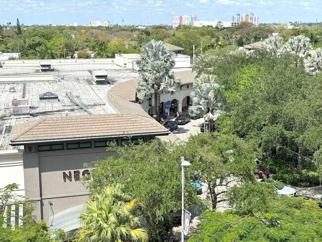 Building Photo - 139 NE 32nd St