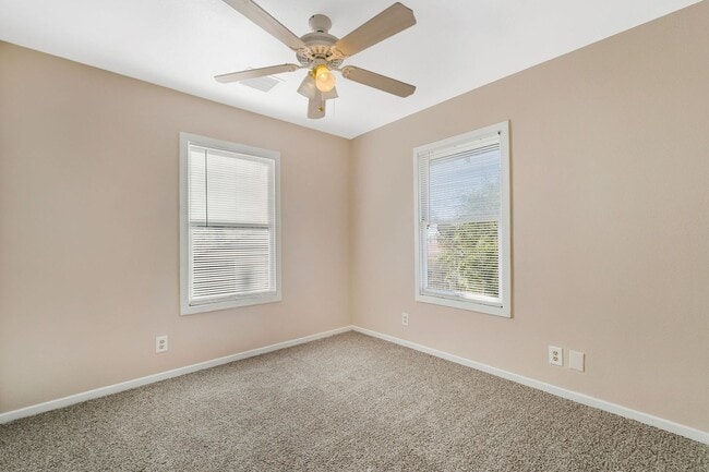 Building Photo - Avenue 663-C