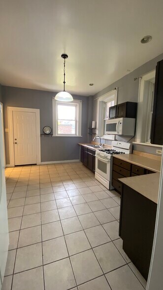 Kitchen - 1621 W Cullerton St