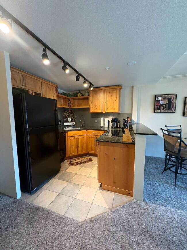 Building Photo - 1 bedroom Utilities Included - Downtown Citywalk