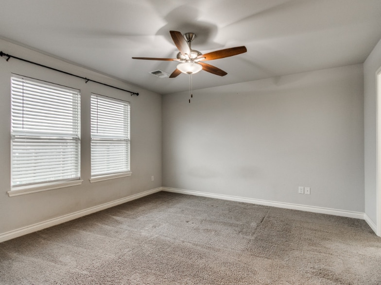 Building Photo - 705 Blue Fish Rd