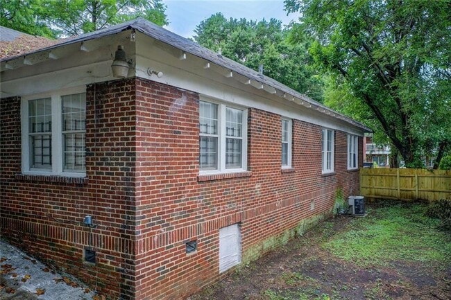 Building Photo - 517 East Ave