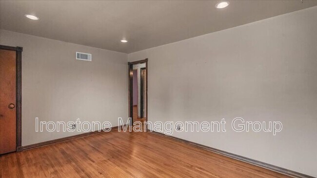 Building Photo - 4956 S Maybelle Ave