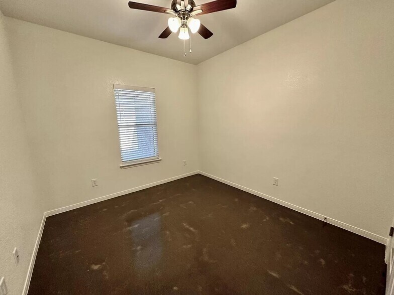 Building Photo - 704 Sugar Mill Ct