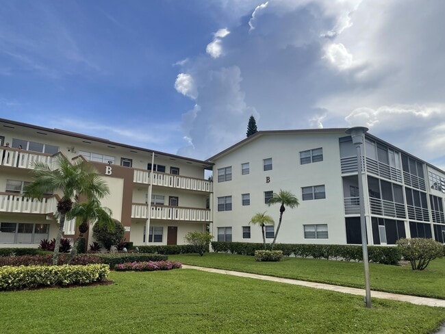 Building Photo - 49 Mansfield B