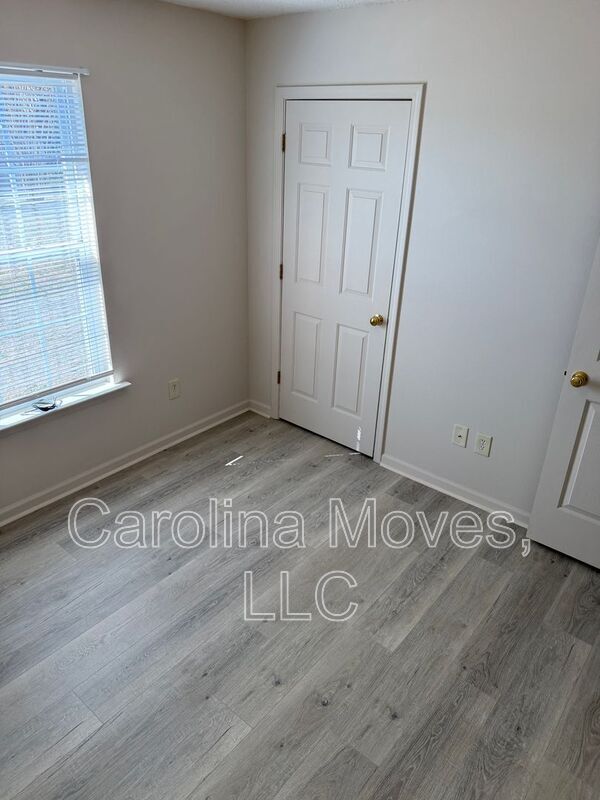 Building Photo - 325 Honor Rd