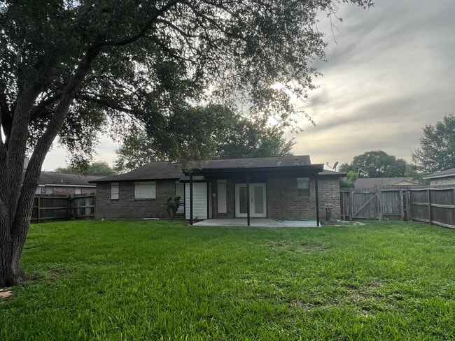 Building Photo - 2846 Blue Grass Dr