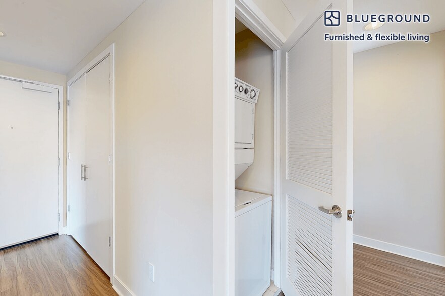 Building Photo - 77 Exeter St