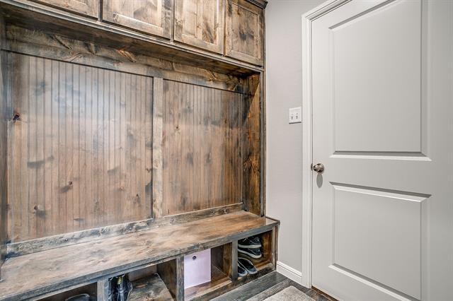 Building Photo - 404 Lacey Oak Ct