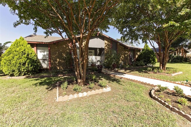 Building Photo - 3321 Pinion Dr