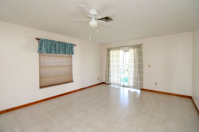 Building Photo - ** 2/2 HOME IN NAPLES PARK UNFURNISHED ** ...