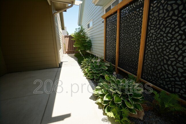 Building Photo - 407 W Pavilion Ln