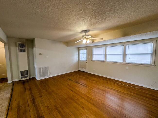 Building Photo - 306 Bridal Wreath Ave