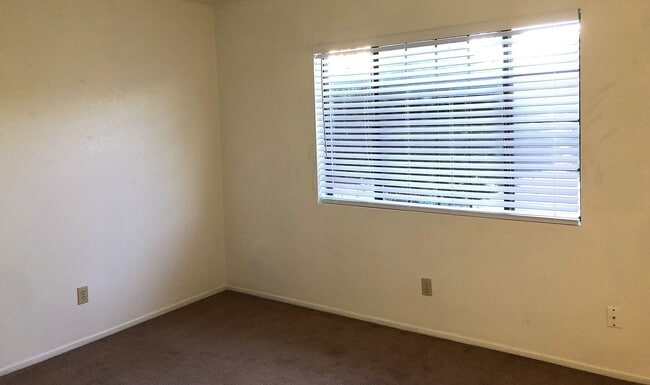 Building Photo - Canyon Shadows Great 2+2!