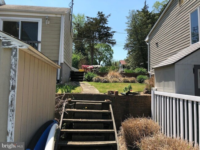 Building Photo - 504 Walnut Dr