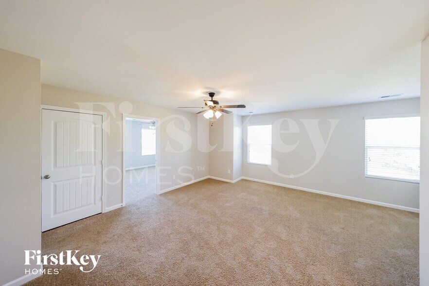 Building Photo - 7009 Elm Crest Cir