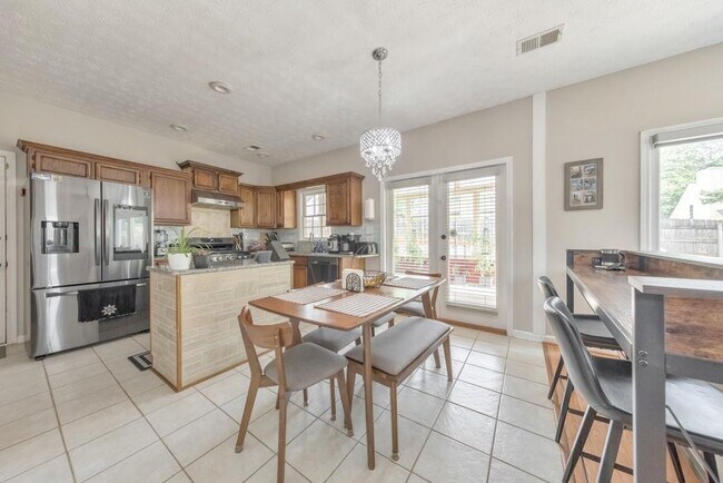Building Photo - 520 Sonnet Way