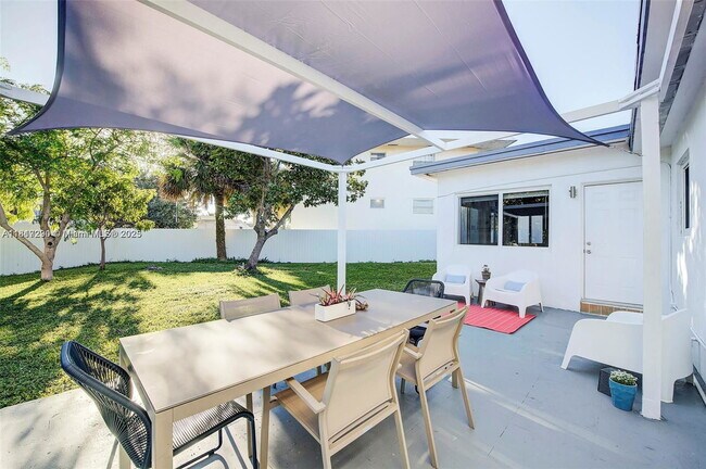 Building Photo - Northeast 169th Street, North Miami Beach, FL 33162 - 3 BR 2 BA single-family home