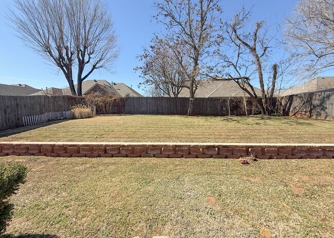 Building Photo - 3 Bed, 2.5 Bath Home in Oxford Park – Open Layout & Tall Ceilings