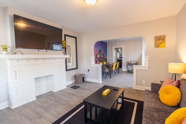 Building Photo - 1123-1125-1125 Wilson Ave