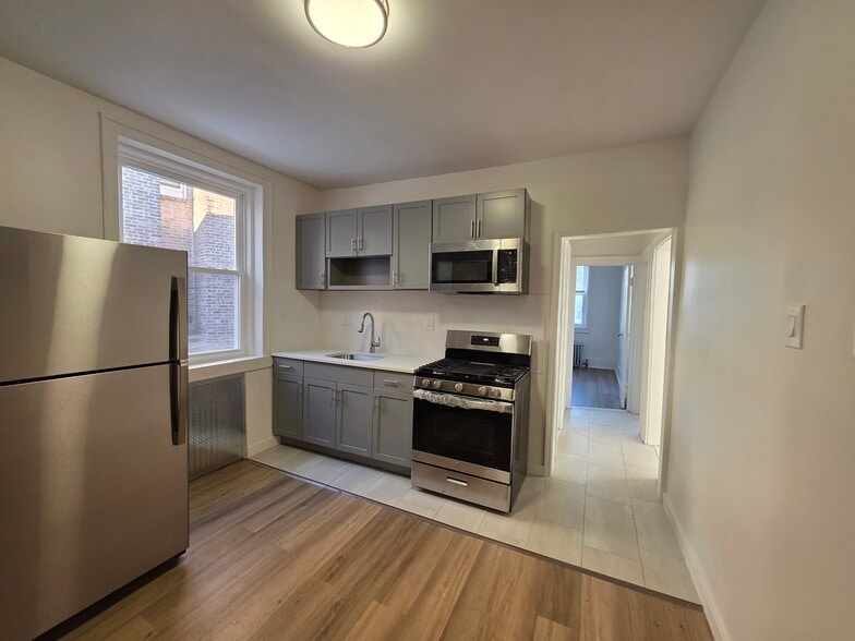 Building Photo - 5 Kenmore Ave