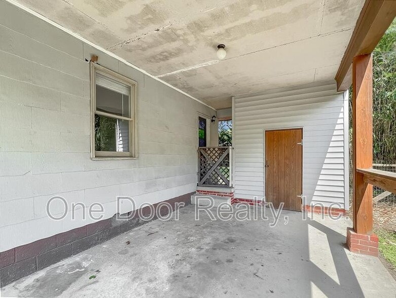 Building Photo - 703 Maupin Pl