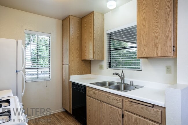 Building Photo - ***NEW LISTING: 2bd Upper Level in Terra V...