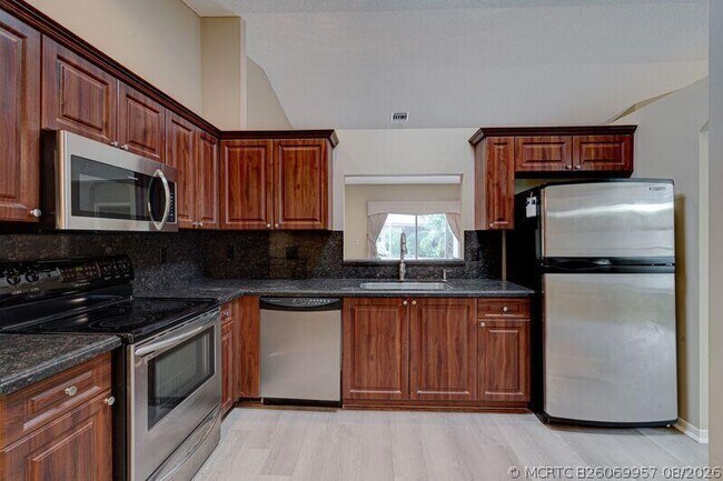 Building Photo - 6183 Floral Lakes Dr