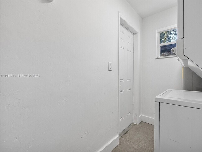 Building Photo - 340 NW 45th St