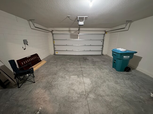 Building Photo - 1056 Gerona Ave