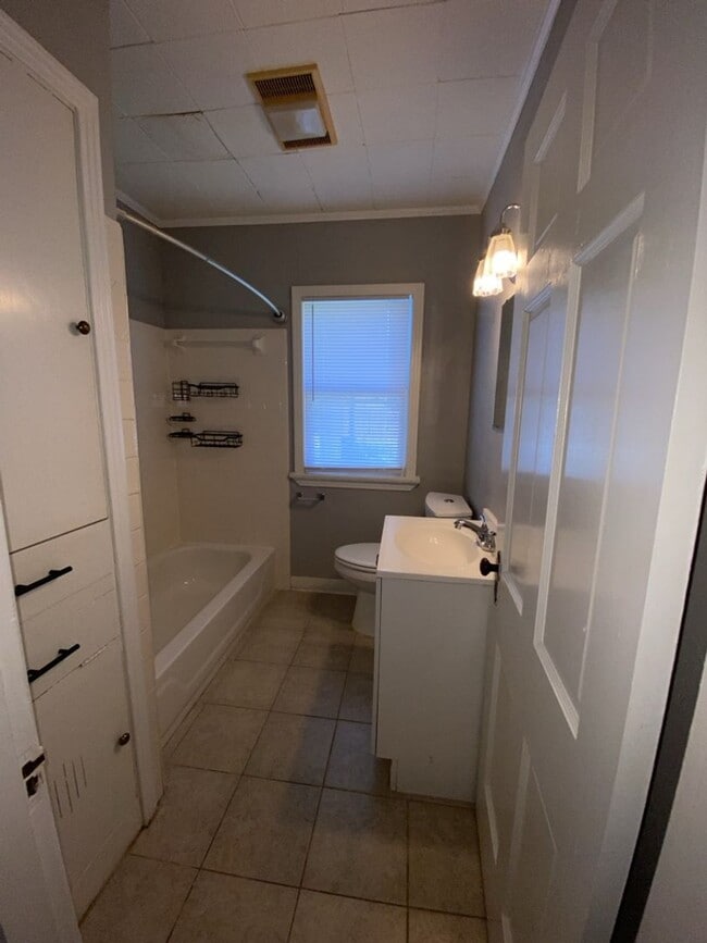 Building Photo - Spacious, Remodeled 3 bed 2 bath Santa Rita Home!