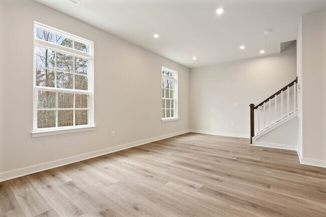 Building Photo - Available NOW! 4 Bed, 4 Bath in 751-South Neighborhood!