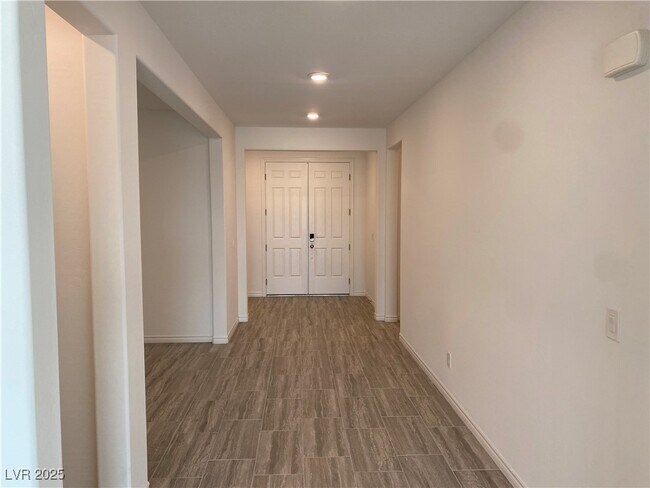 Building Photo - 7123 Calvert Cliffs St