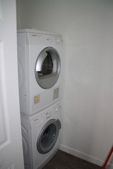 Building Photo - 1012 Laguna Ave