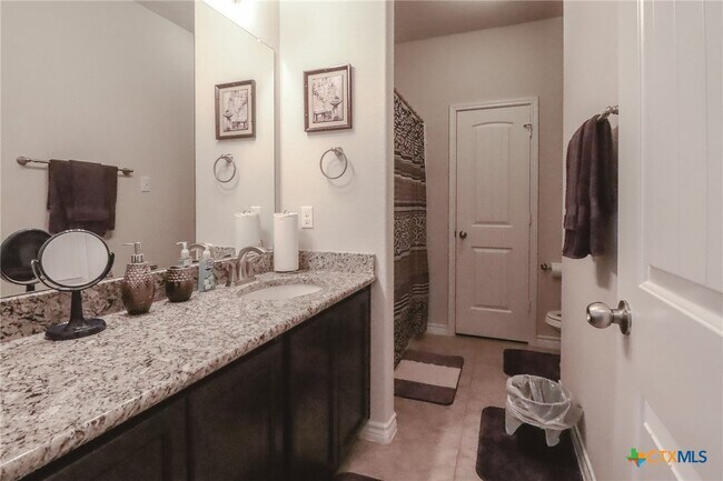 Building Photo - 802 Valentino Dr