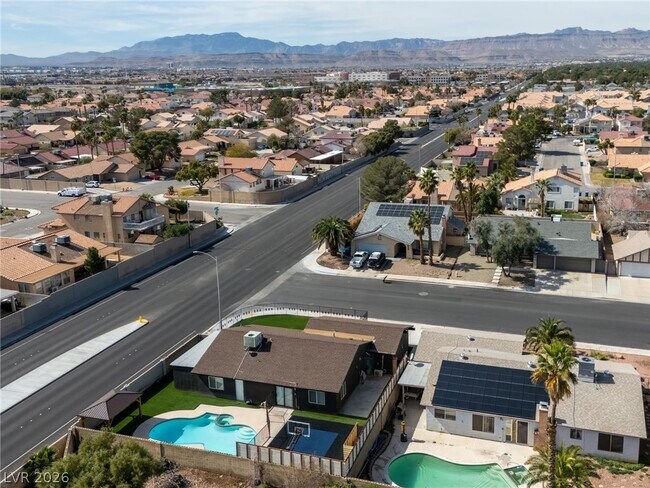 Building Photo - 5270 S Sepulveda Blvd