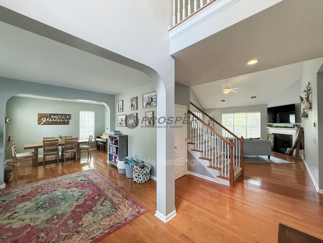 Building Photo - 833 Paran Oaks Dr