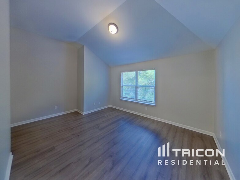 Building Photo - 1206 Trophy Clb Ave