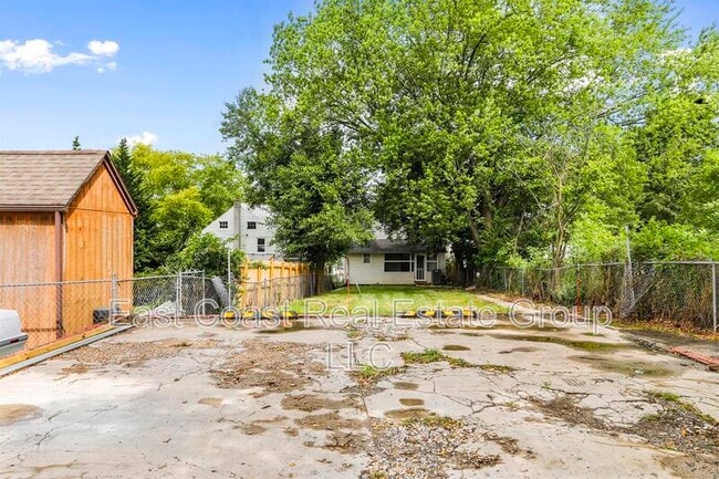 Building Photo - 208 N Mary St