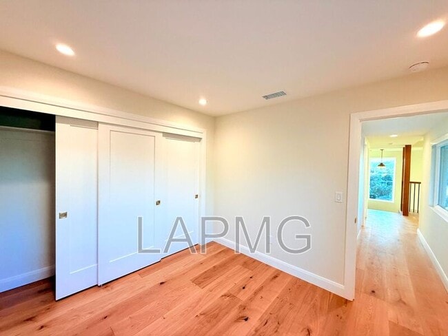 Building Photo - 4762 Charters Ave